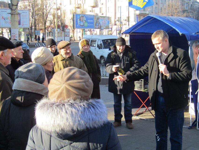 Спортивні майданчики, хмари над «розливайками» та гість з ВРУ на центральному проспекті Кам’янського