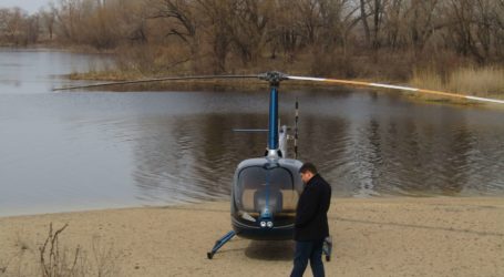 Гелікоптер на пляжі, пожежа в центрі Кам’янського та будівництво на каналізаційному колекторі в День добровольця