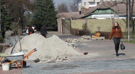 Велогонки на тротуарах, звірі в ремонті та ремонт капремонту центрального парку в Кам’янському