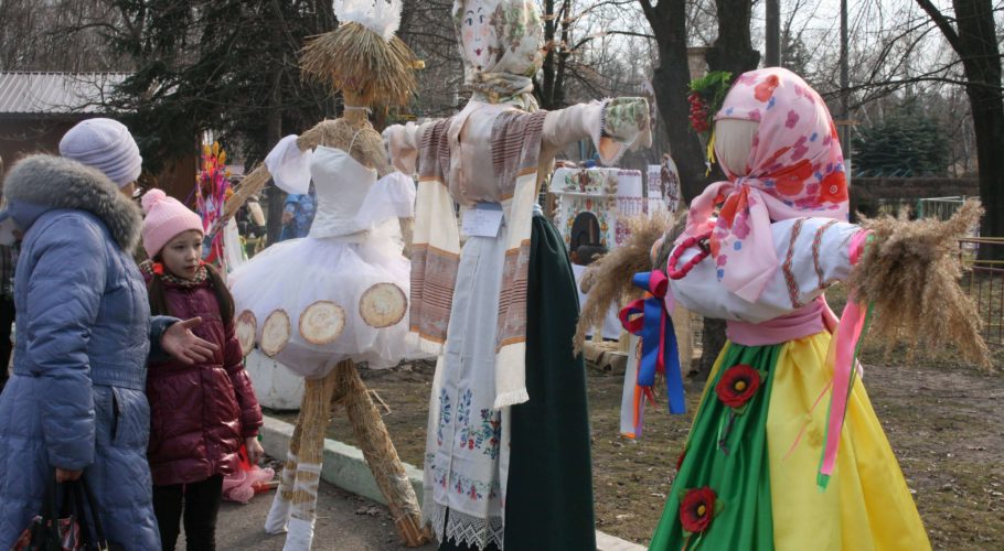 Іменини Кобзаря, димова завіса з бур’янів та прощання з зимою в Кам’янському