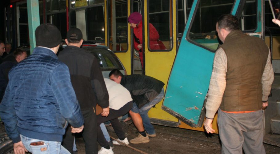 Клопоти комунальників, несподіванка на залізничних переїздах та весняні співи у Кам’янському