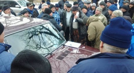 Рибалки вимагають дозволити їм ловити рибу в Камянському