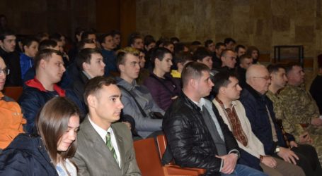 Проводи в армію, як вижити в натовпі, підготовка до Дня довкілля та колекторські будні в Кам’янському