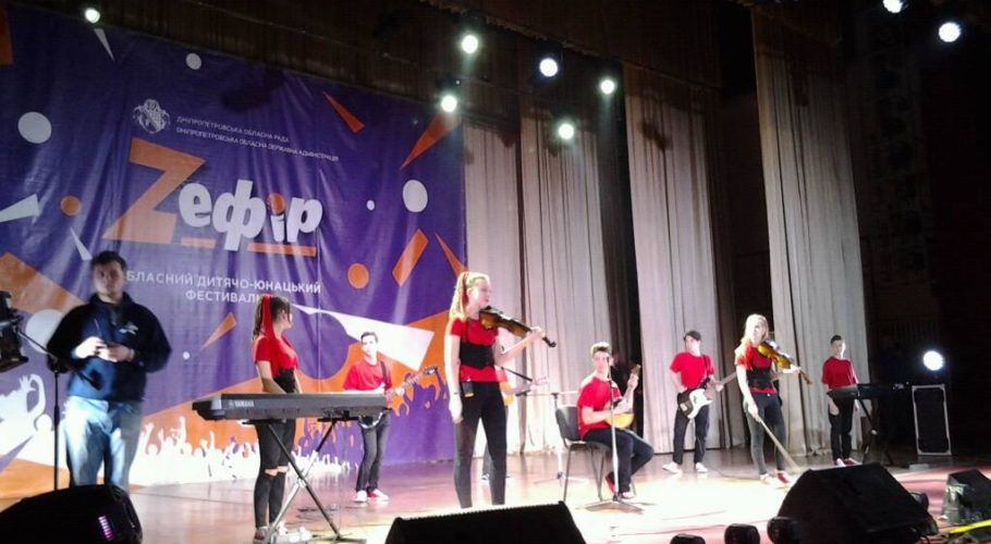 Півфінал Zефіру, роздача хлібу з виборчої дільниці, творчість бібліотекарів та «квіти життя» на смітниках в Кам’янському