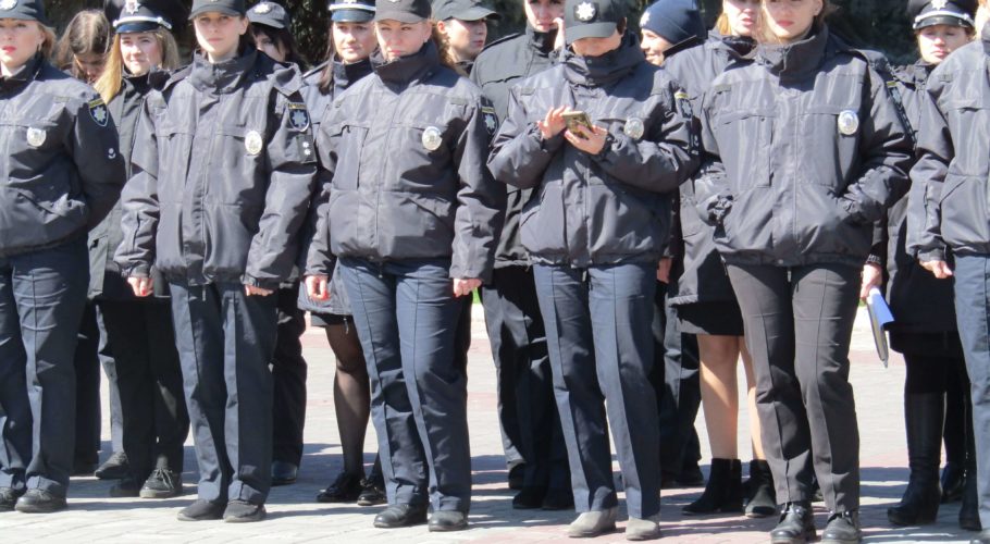 Поліцейський парад, шпигунські пристрасті, успіхи та навчання громадських активістів у Камянському