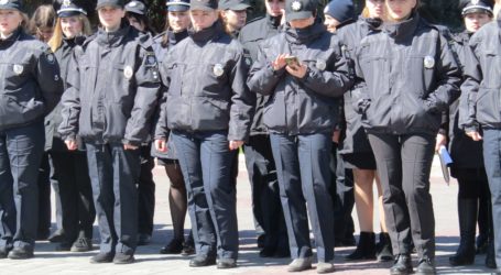 Поліцейський парад, шпигунські пристрасті, успіхи та навчання громадських активістів у Камянському