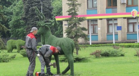 Повернення оленя та ведмедя, покладання квітів та перевірка реакції на сирену в Кам’янському