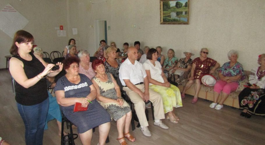 Як протидіяти шахраям – вчились у «Школі виживання» пенсіонери Кам’янського