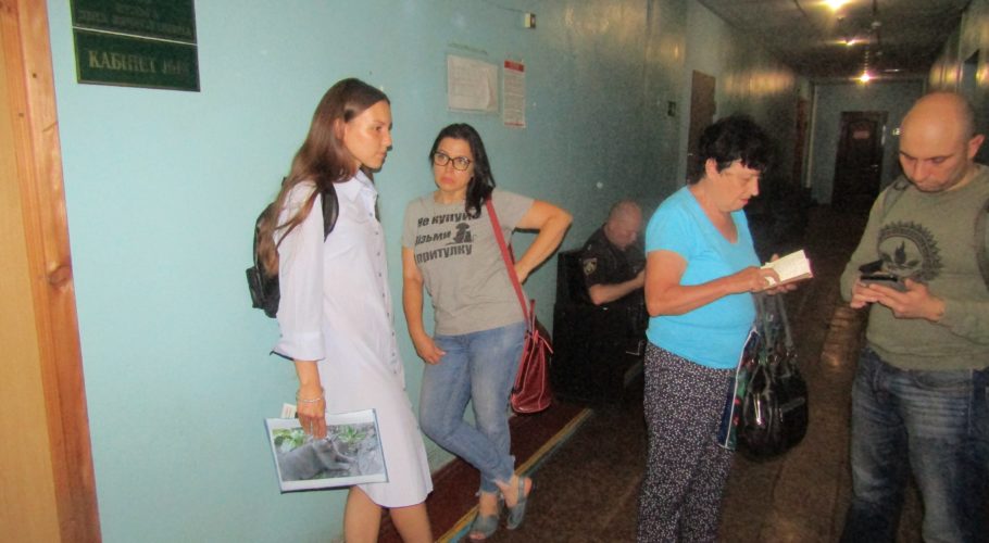 Поліцейські клопоти в Кам’янському: грабіж, ще одна котяча смерть та таємниця замкненої квартири