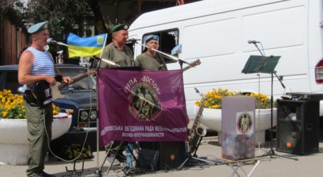 Закриття купального сезону, співи біля базару та подарунки від земляків у Кам’янському