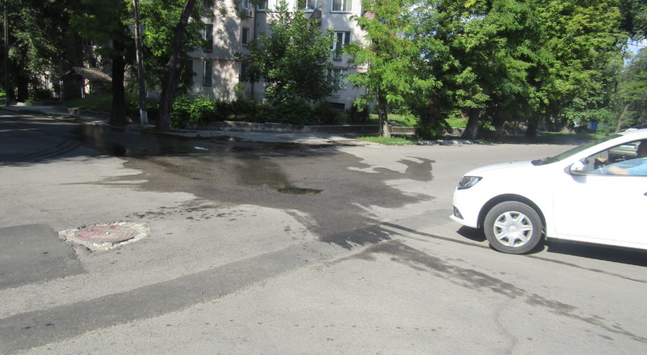 Істерика водопостачальників України та порятунок від літаючих цеглин у Кам’янському