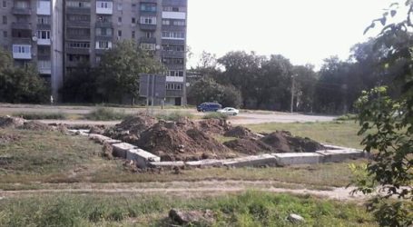 Таємнича самозабудова біля міського управління поліції Кам’янського