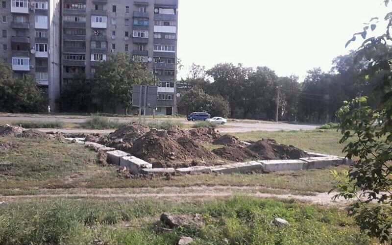 Таємнича самозабудова біля міського управління поліції Кам’янського
