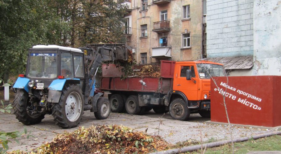 Місячник збирання опалого листя проходить в Кам’янському
