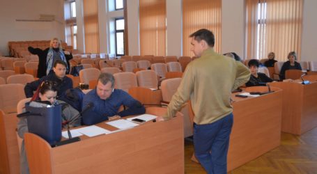 Депутати міськради Кам’янського обурені поведінкою директорки КП «УКОЖФ»