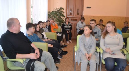 Як не стати жертвою секти чи містичного культу, вчились школярі Кам’янського в «Школі виживання»