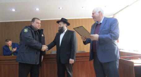Поліцейські справи в Кам’янському: приклад  плідної співпраці та чергова «лялька» для пенсіонерки