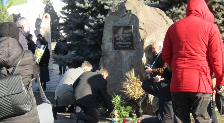 Пам’ять про жертви Голодомору вшанували люди в Кам’янському