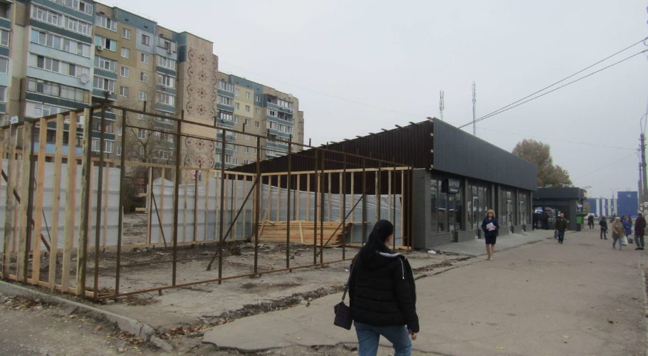Нові традиції Кам’янського: демонтаж недобудованих павільйонів та рок-вечірка до Дня студента