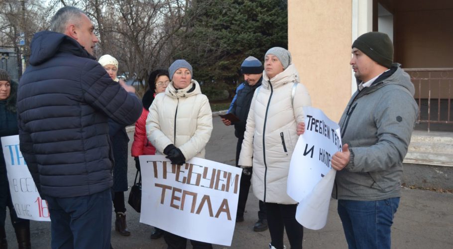 Люди в Кам’янському відклали перекриття траси на 3 дні