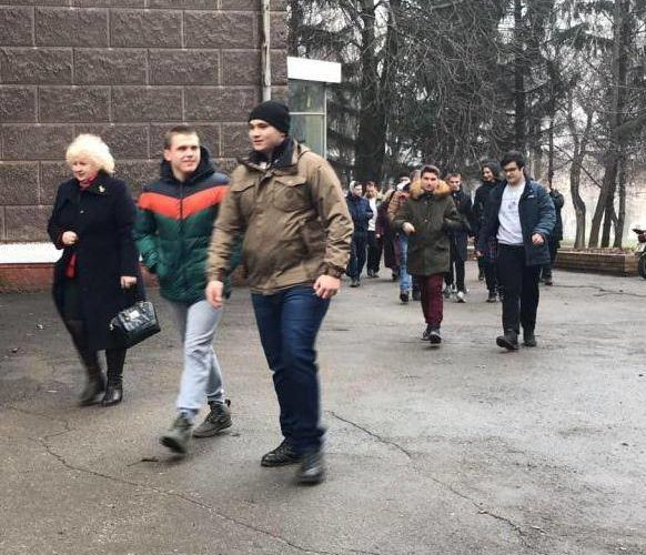 Раптова навчальна евакуація та інші профілактичні заходи рятувальників в Кам`янському