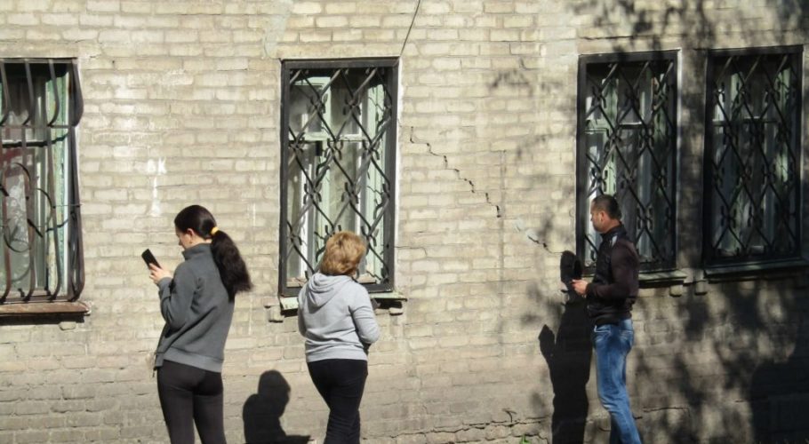 Будинок в Кам’янському, який репнув навпіл півроку тому, визнано непридатним для проживання