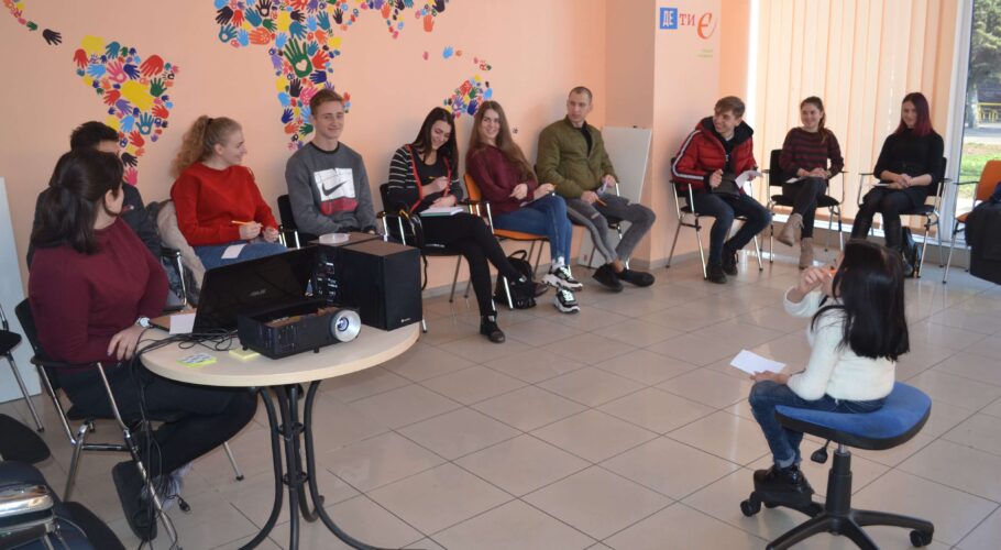 Будувати плани на 5 років вчились молоді люди в молодіжному хабі Кам’янського