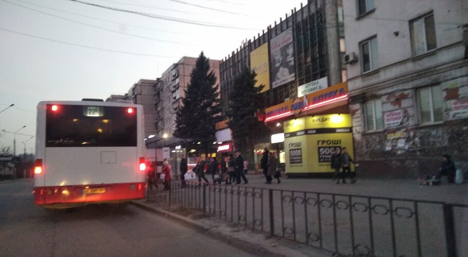 Транспортна лихоманка в Кам’янському: рушійна сила хаосу – пенсіонери