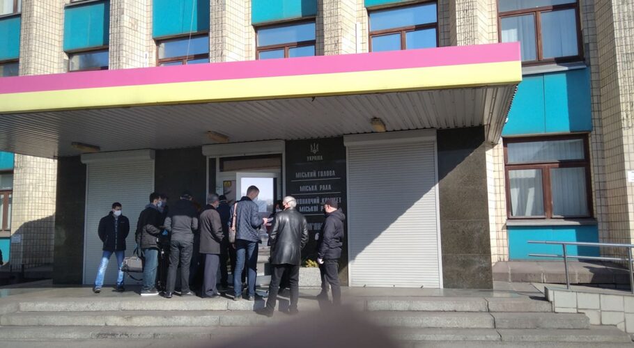 Позачергова сесія міськради Кам’янського проходить в «карантинному режимі» – без публіки та ЗМІ