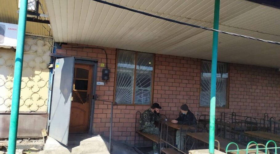 Експрес-тести від коксохіміків, нелегальний кафетерій та страшна байка про «благодійників-отруювачів» в Кам’янському