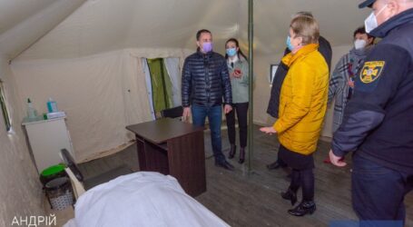 В Каменском на территории 7-й городской больницы установили новый палаточный пункт