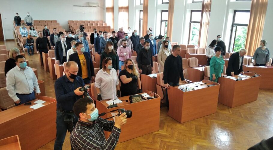Травнева сесія міськради Кам’янського: з обмеженнями, але «полегшеними»