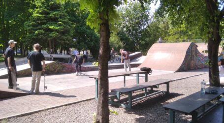 Перший день послаблення карантину в Кам’янському: купелі в парку, мопед-«винищувач» та пропозиція з Одеси щодо озеленення