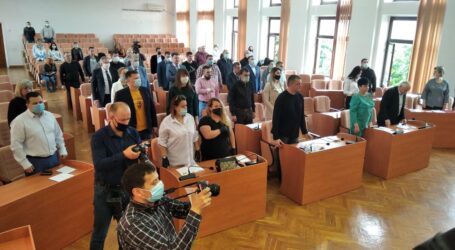 Травнева сесія міськради Кам’янського: з обмеженнями, але «полегшеними»