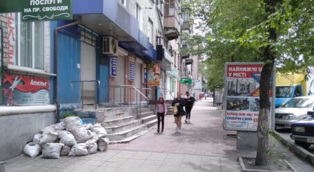 Клопоти зі сміттям, увага влади до вхідних груп та дезінфекція вулиць в Кам’янському