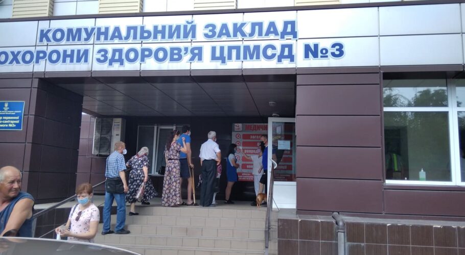 Черга до поліклініки, ртуть у під’їзді, аварійне зневоднення та два фрагменти з історії Кам’янського