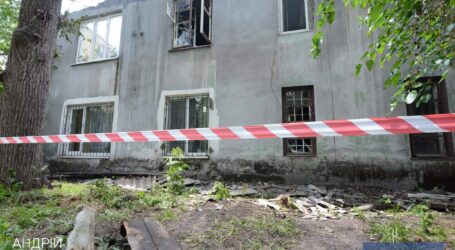 Мэр Каменского провел оперативное совещание по вопросу сгоревшего этим утром многоквартирного дома