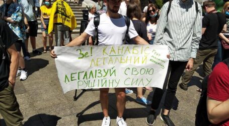 Права використовувати медичні препарати з конопель вимагають українці