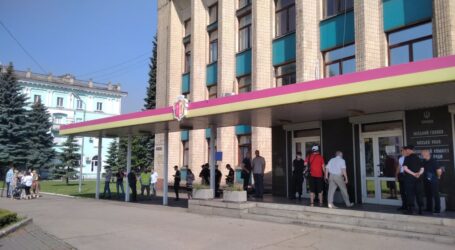 Позачергову сесію міської ради Кам’янського скликано через податки та кредити