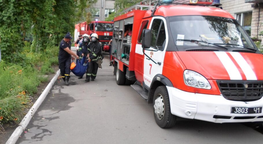 Будні водоканалу в Кам’янському: візит рятувальників та вода з крану без запаху