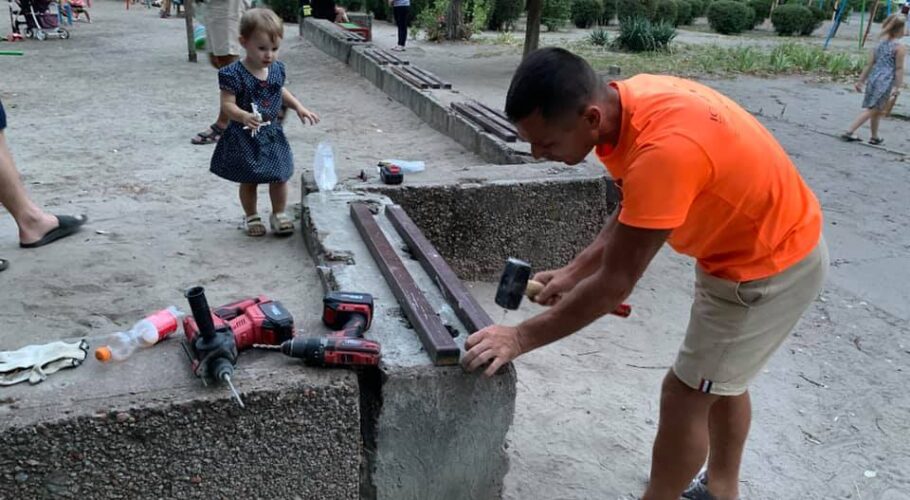 Про лавки, гойдалки та інші забаганки під час виборів у Кам’янському
