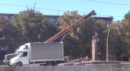 Спроба переселити бюст Брежнєва в Кам’янському: генсек засів міцно