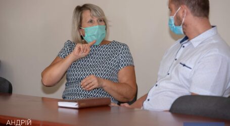В Каменском внедряют инклюзивную услугу для людей с нарушением слуха
