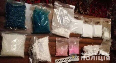 Наркотики та алкоголь вилучають з незаконного обігу поліцейські в Кам’янському