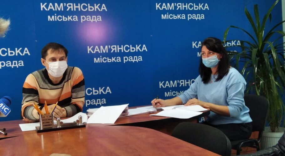 Полегшити тягар батьківських шкільних внесків пропонують депутати міськради Кам’янського