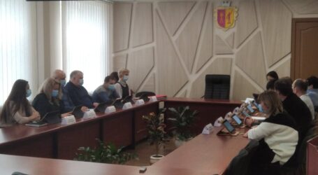 Новообрані члени міськвиконкому Кам’янського вчились керувати містом
