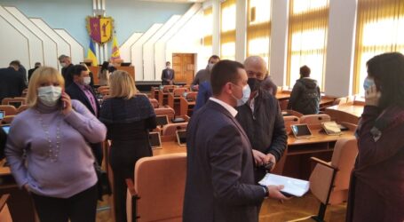 Всі фракції та перші оцінки депутатської активності в міськраді Кам’янського