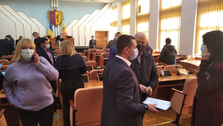 Всі фракції та перші оцінки депутатської активності в міськраді Кам’янського