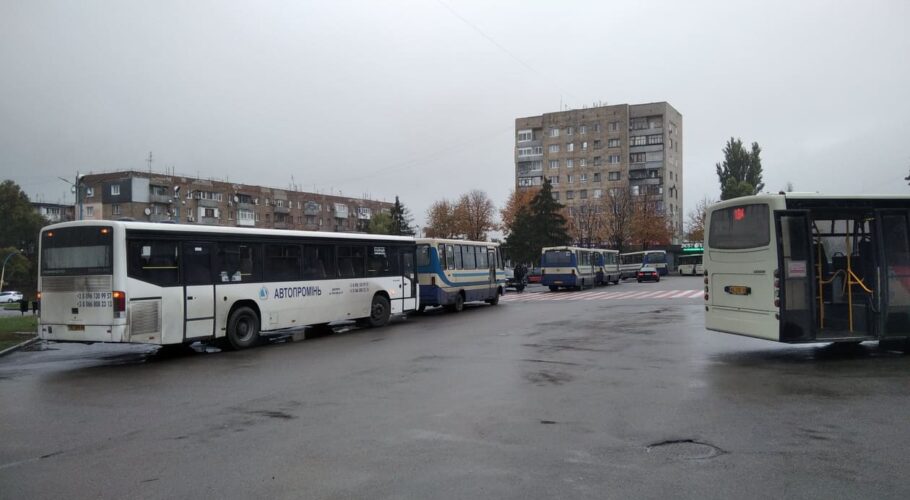 Боротьба легальних перевізників з нелегальними триває в Кам’янському