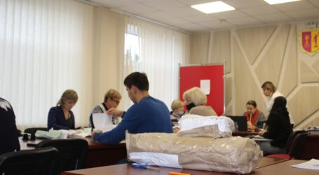 В Каменском официально назвали результаты выборов в горсовет (полный список)